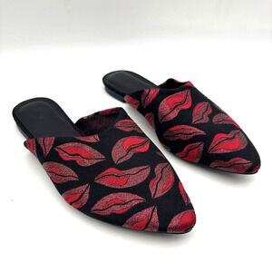 NEW Urban Outfitters Metallic Kiss Lip Print Embroidered Open Back Flats Size 6M